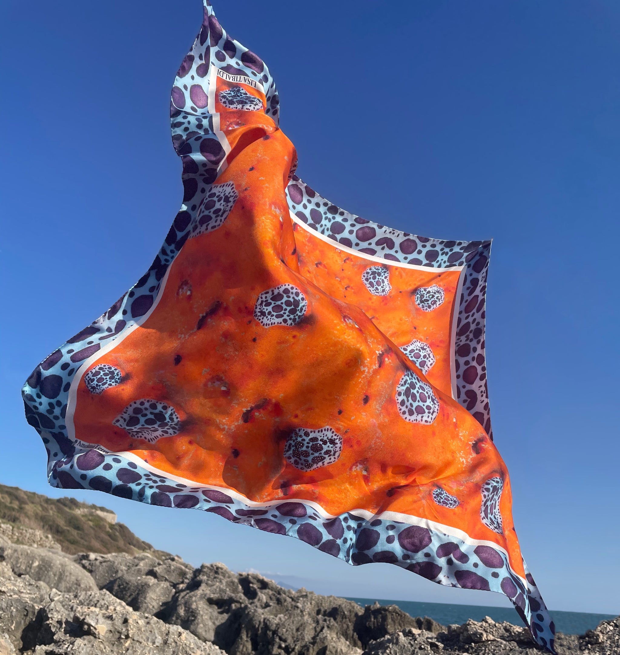 Lisa TIbaldi Terra Mia collezione foulard in seta Made in Italy con stampe originali ed esclusive della bellezza della Terra Aurunca nel basso Lazio 100% Made in Italy