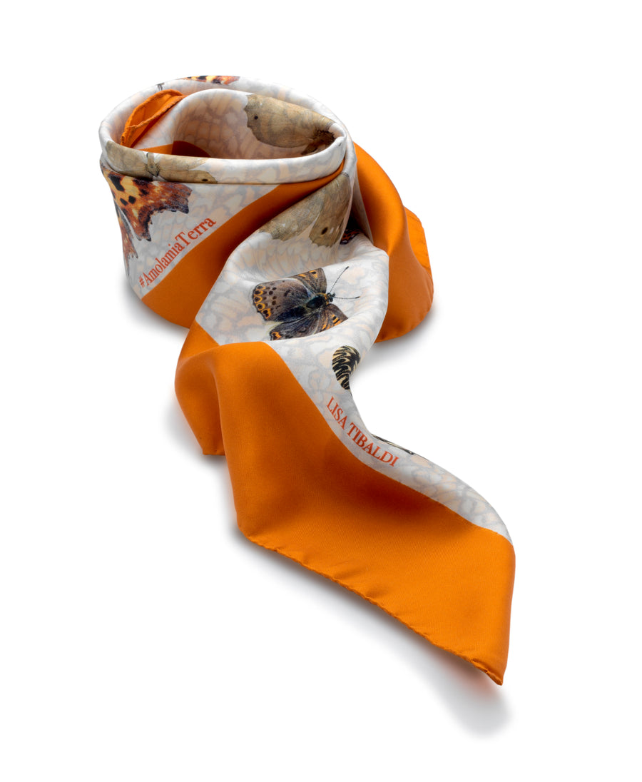 Lisa Tibaldi Terra Mia Foulard Collection 100%seta dis.01 farfalle della Terra Aurunca colore Orange  made in Italy Sustainable Fashion Moda ecosostenibile